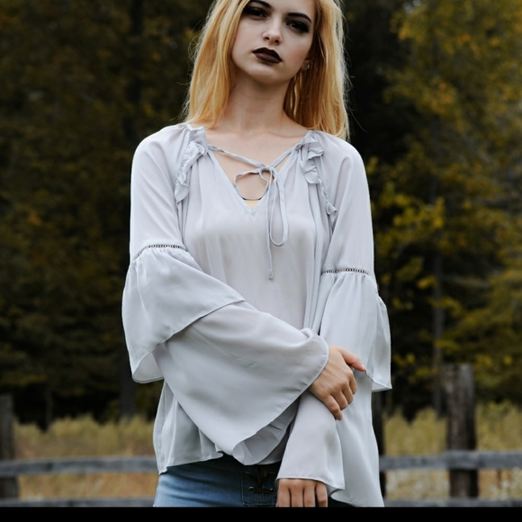 1 M left New boutique satin peasant top - Picture 2 of 11